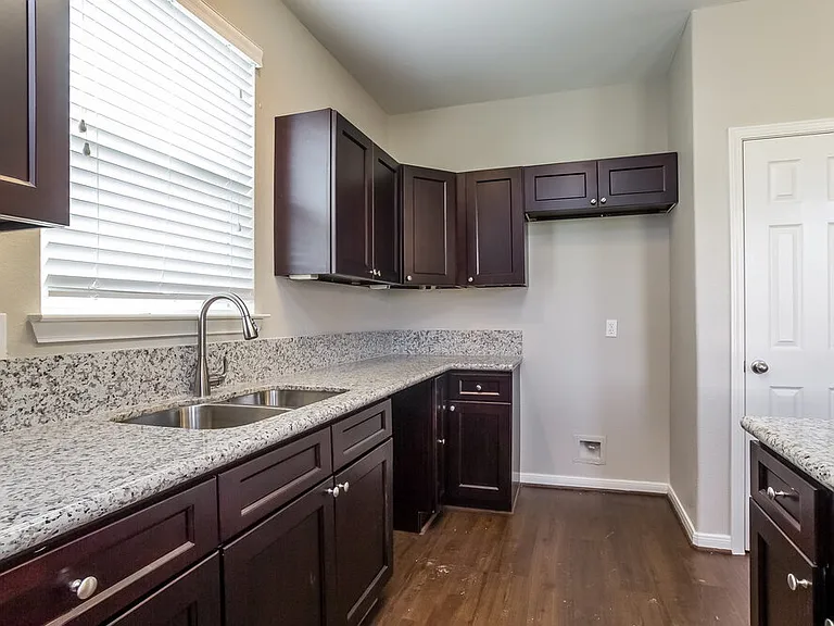 21818 Octavia Way — Photo 6