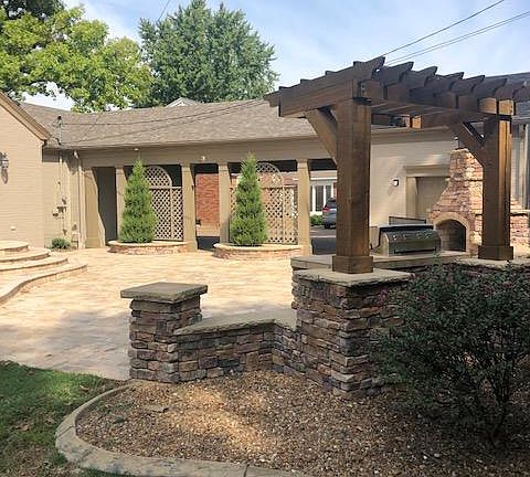 3rd image of 1589 Oak Park Dr