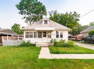 6462 Elmwood Dr, Waterford, MI 48329