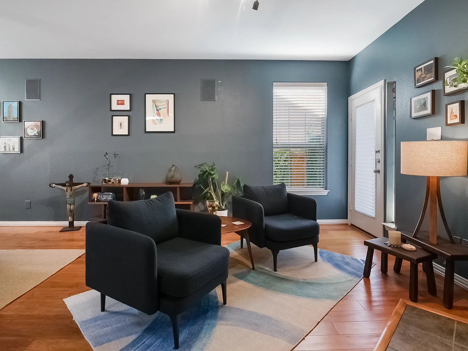 4 bed, 2.5 bath, 1876 sqft, $2,500 — Photo 3