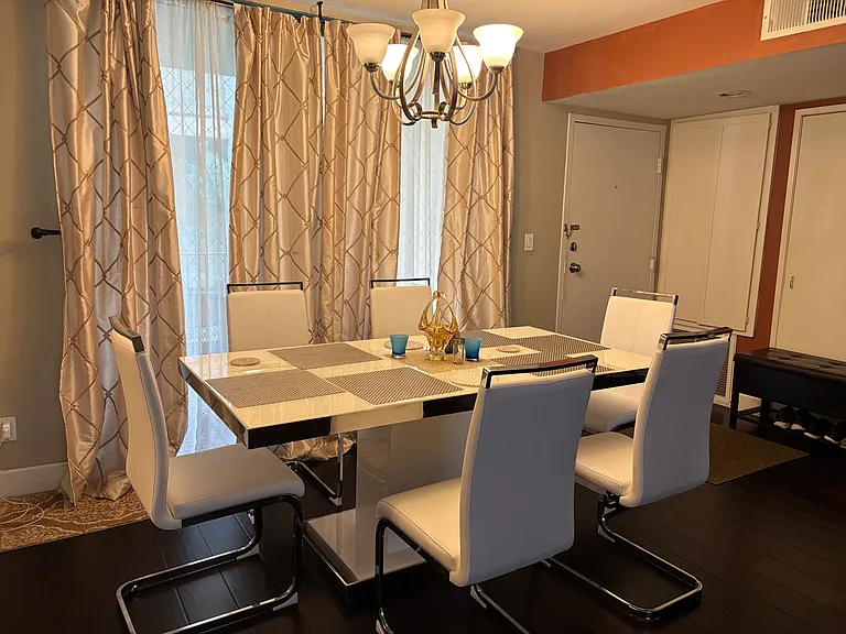 1430 Colby Ave #205 — Photo 4