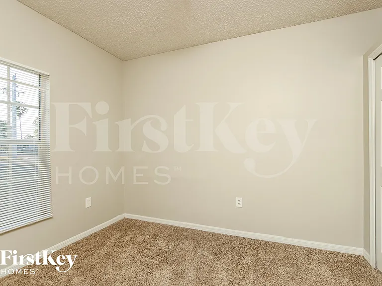 1201 Schumann Dr — Photo 11
