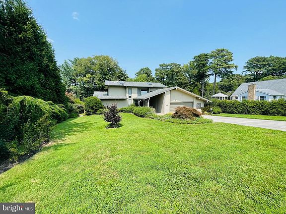 2nd image of 31057 Edgewater Dr