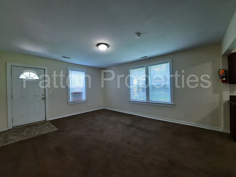 902 Pine St — Photo 4