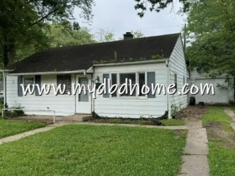 4820 Smith St — Photo 1