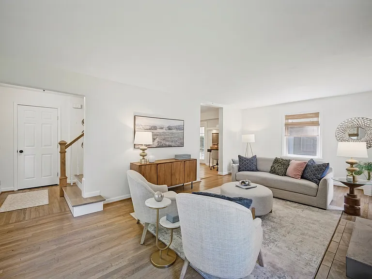 724 Yorkshire Dr — Photo 12
