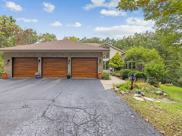 11111 Walton Dr, Roscoe, IL 61073