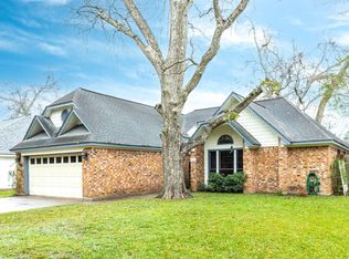 214 Zinnia St, Lake Jackson, TX 77566