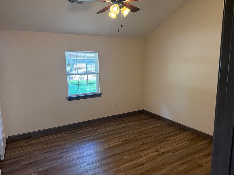 526 Gillham St — Photo 13