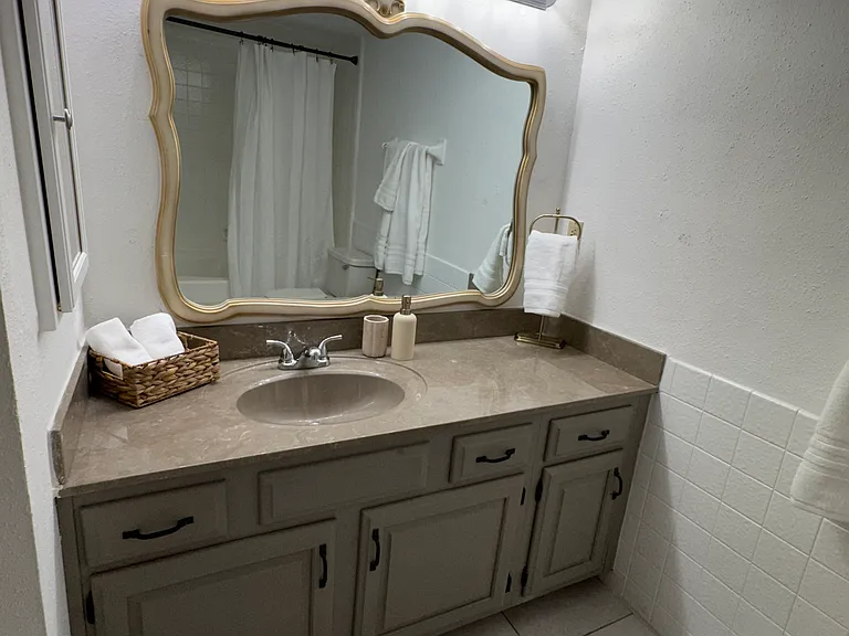 2826 S Bartell Dr #F23 — Photo 5