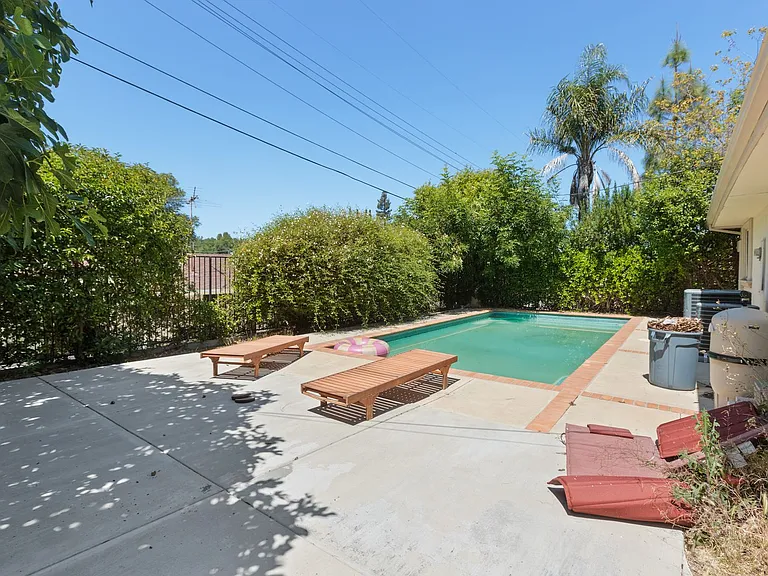 22100 Tiara St — Photo 51
