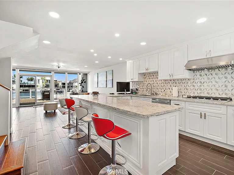 3953 Aladdin Dr — Photo 6