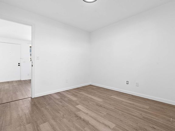 4th image of 5032 Shirley Ave #17
