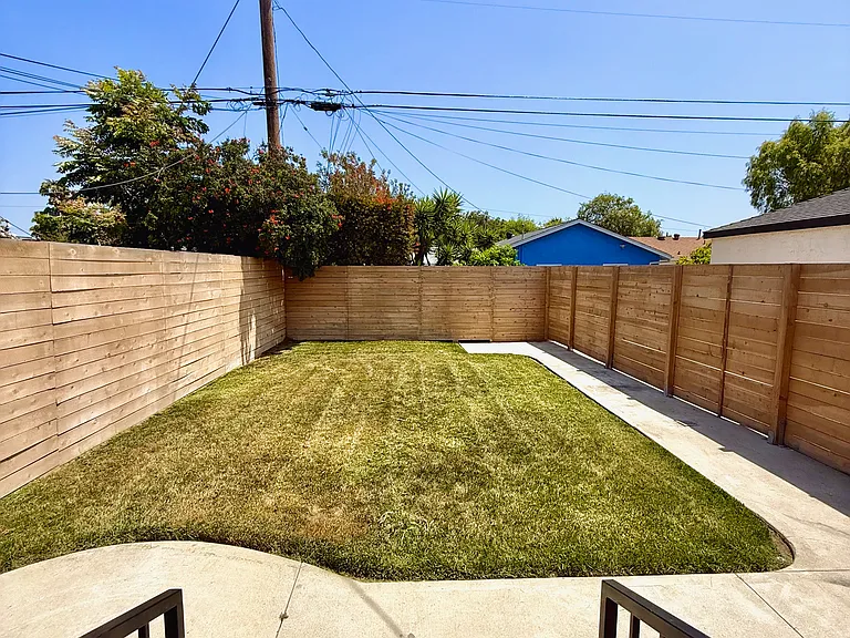 2510 Termino Ave #B — Photo 6