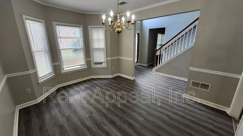 4 bed, 2.5 bath, 2442 sqft, $2,250 — Photo 4