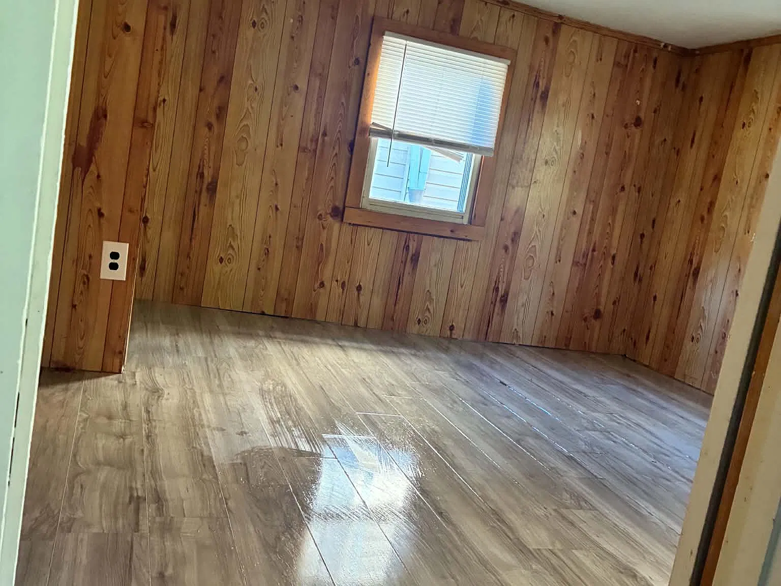 4 bed, 1.5 bath, 1600 sqft, $695 — Photo 2