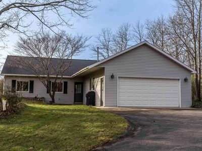 3801 Leeside Ln, Traverse City, MI, 49686