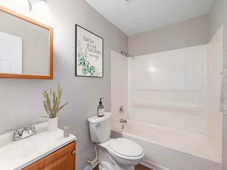 Tower Regency Apartments — Photo 11