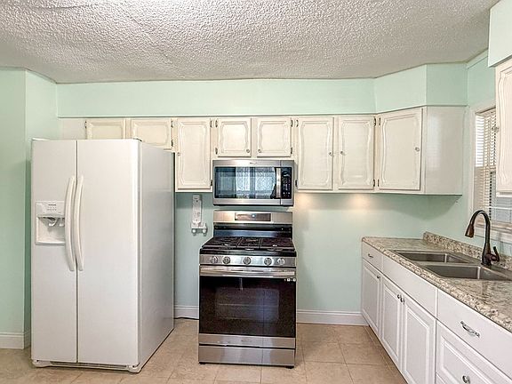 3rd image of 173 Bonita St