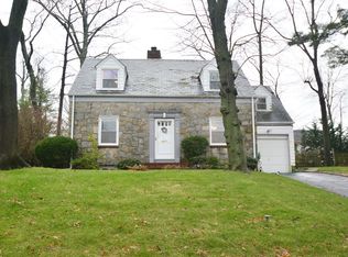 47 Rose Ave, Great Neck, NY 11021