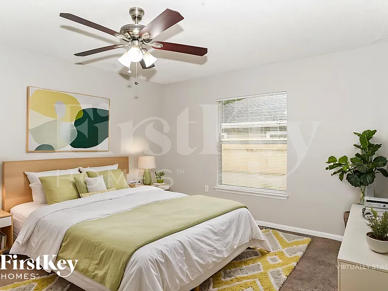 2137 Featherwood Dr W — Photo 11