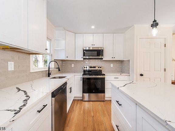 5th image of 53 Snyder Ave