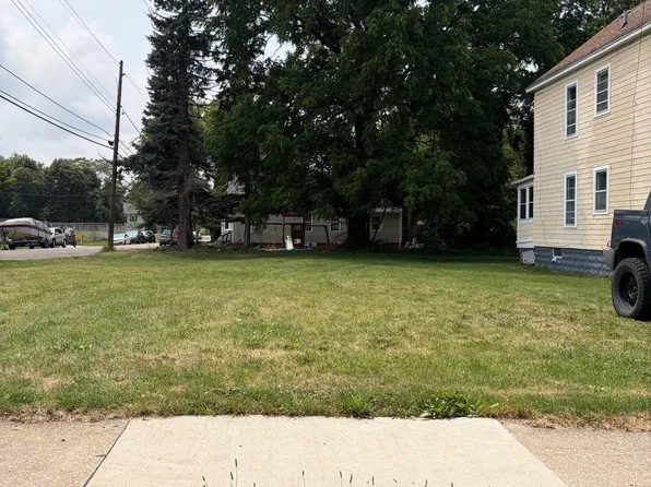 2426 Holland St, Erie, PA 16503