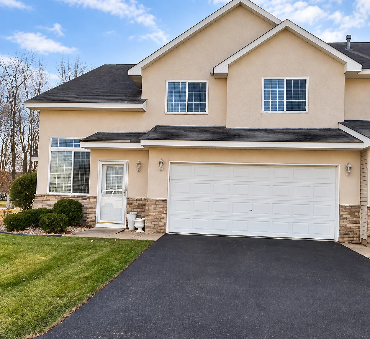 2 bed, 1.5 bath, 1452 sqft, $1,995 — Photo 1