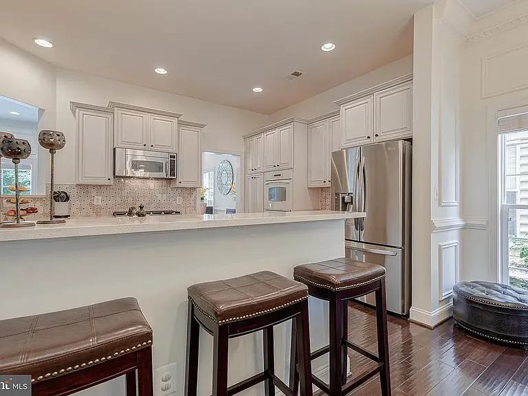 5964 Manorview Way — Photo 10