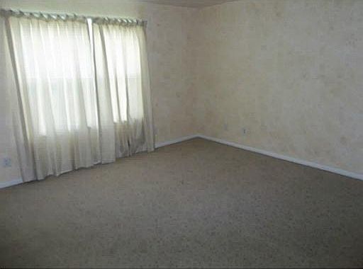 5th image of 966 College St