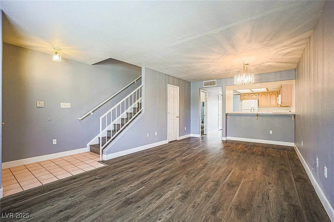 3 bed, 3.0 bath, 1412 sqft, $1,590 — Photo 2