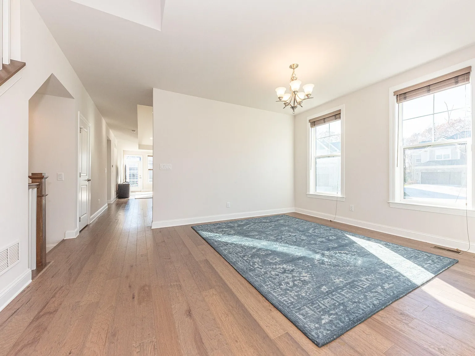 3 bed, 2345 sqft, $3,300 — Photo 3