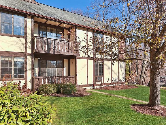 3rd image of 21 Foxwood Dr APT 4