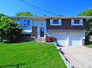 39 Headline Rd, Deer Park, NY 11729