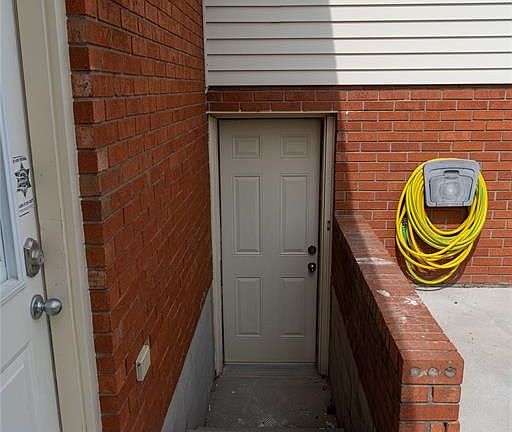 3rd image of 1402 Rushwood Cres #Basement