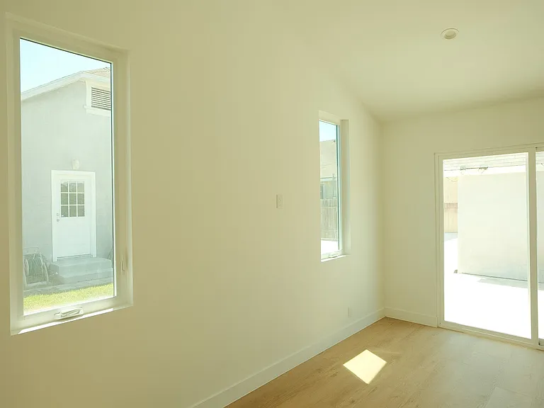 4313 1/2 Kenwood Ave — Photo 18