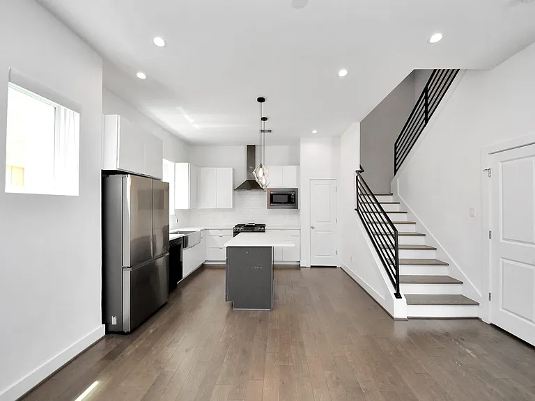 5823 Dolores St — Photo 41