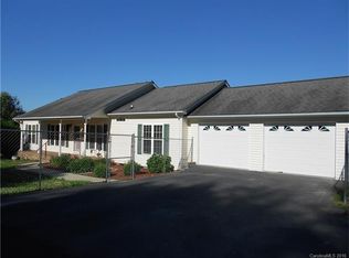 76 Lakewood Rd, Hendersonville, NC 28792