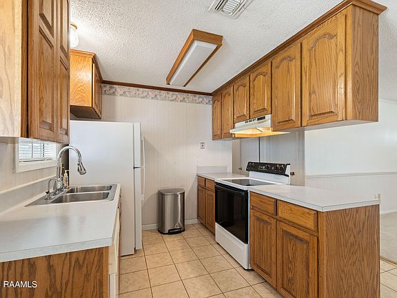 5th image of 105 Bramber Dr