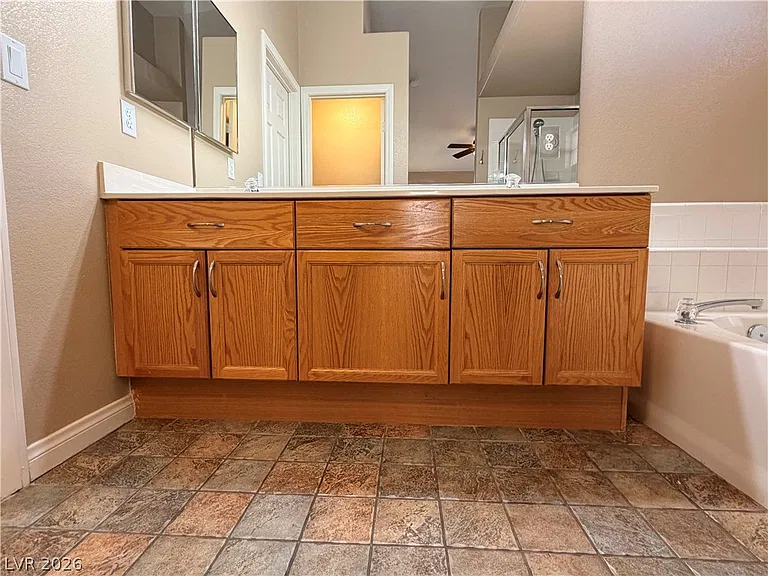 212 Horizon Peak Dr — Photo 29