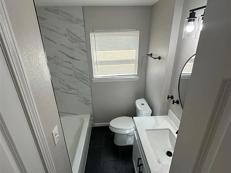 1041 Evanston St — Photo 9