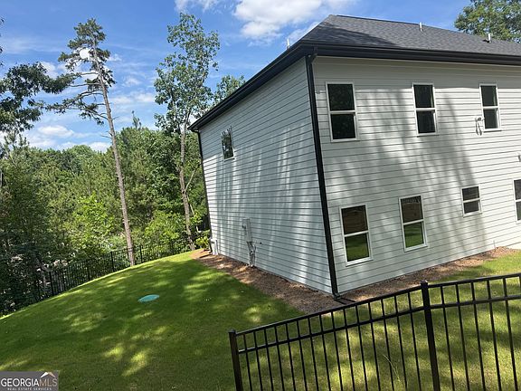 5th image of 605 Whirlaway St
