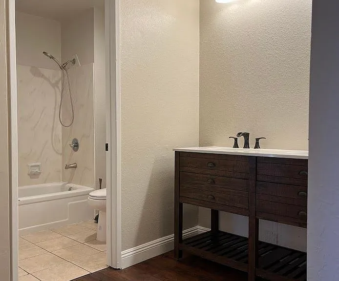 Upstairs west-facing bathroom