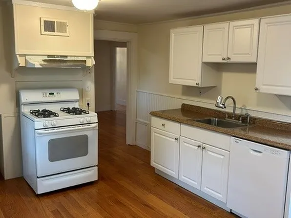 95 Crescent St #95, Auburndale, MA 02466