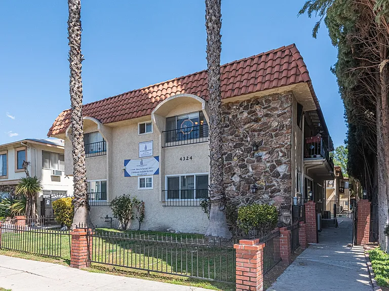 4324 Ventura Canyon Ave — Photo 3