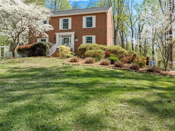 5664 Regents Park Rd, Kernersville, NC 27284