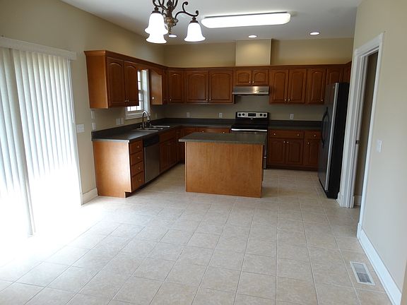 5th image of 180 Shangri La Pl #House