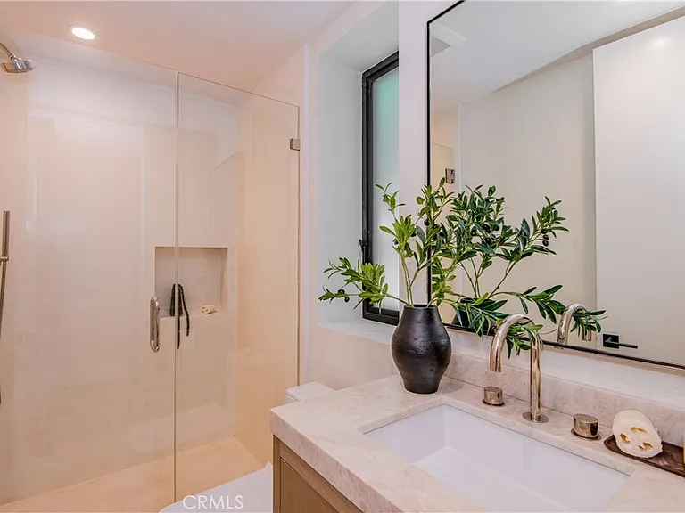 9018 Dorrington Ave — Photo 25