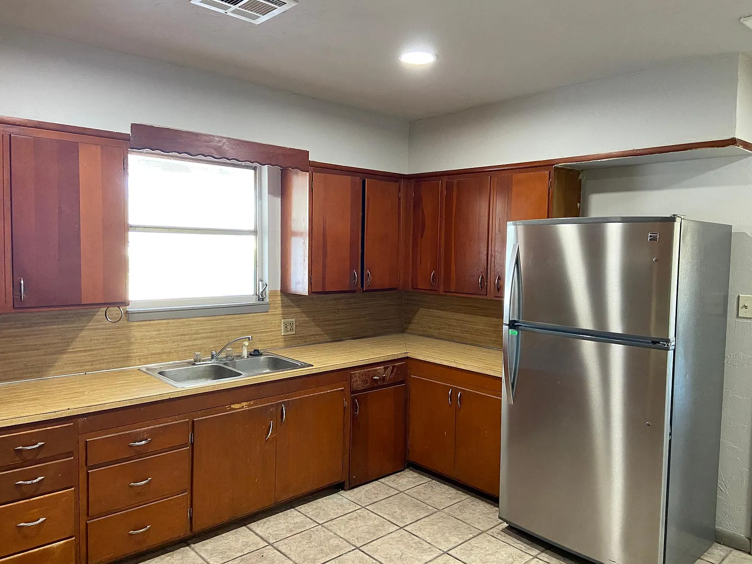 3 bed, 1357 sqft, $1,200 — Photo 3