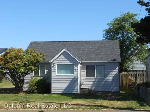 447 NE 4th St, Newport, OR 97365